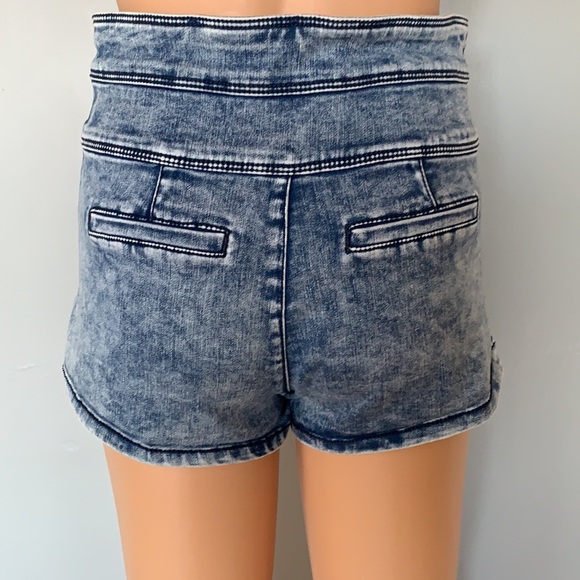 Shorts - Picture 4 of 4